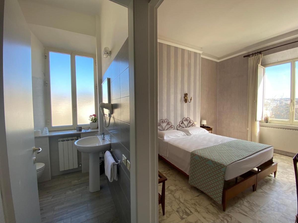 Hotel Le Najadi Санта-Маринелла Екстер'єр фото